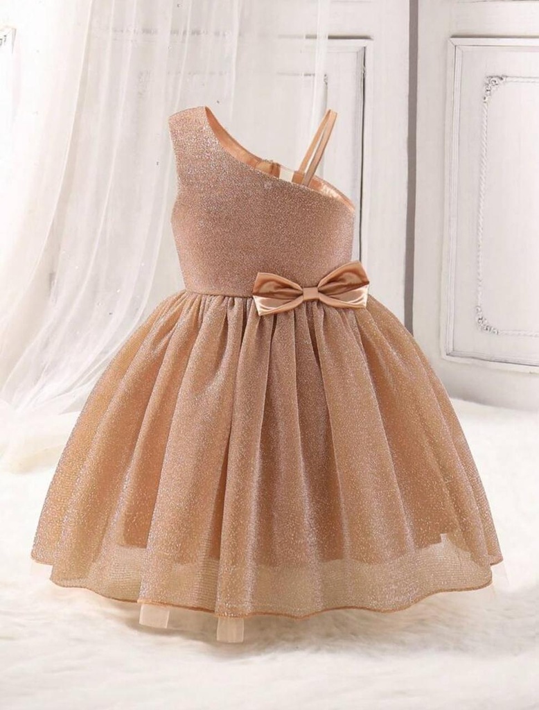  Vestido de tul estilo princesa color dorado, una manga