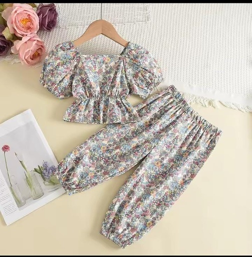 Conjunto floral de dos piezas tonos pastel