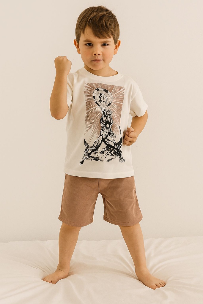 Set de 2 piezas camiseta nude cin estampado de marvel y short cafe