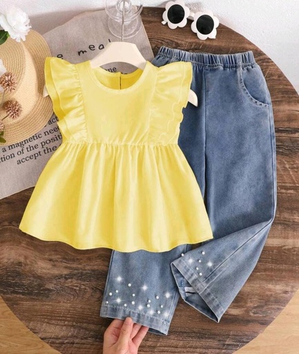 Set de 2 piezas blusa descotada amarilla, pantalon jean